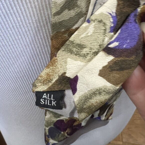 John Clarendon Men's Necktie Multicolor Geometric Pattern Silk 55" x 3.75" - Picture 6 of 6